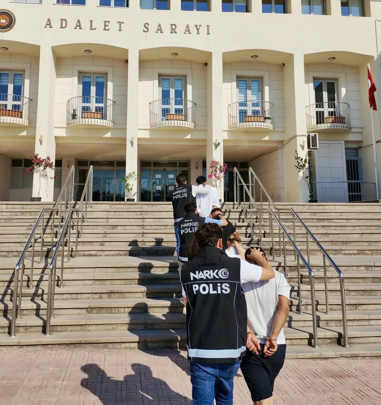 Bodrum narkotik operasyonunda zehir tacirlerine geçit yok: 3 tutuklama