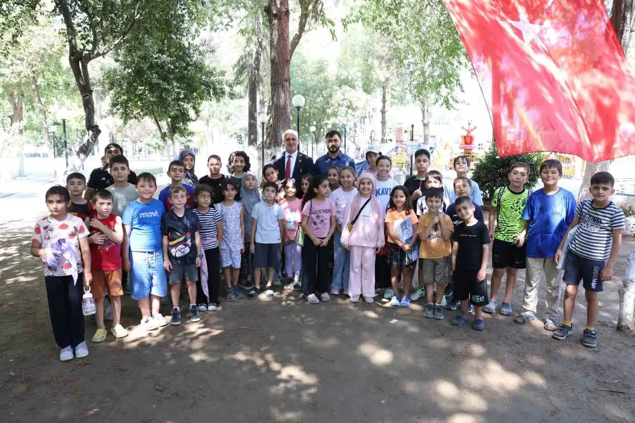 İncirliova'da minik öğrencilere başkan desteği: Geleceğimiz emin ellerde