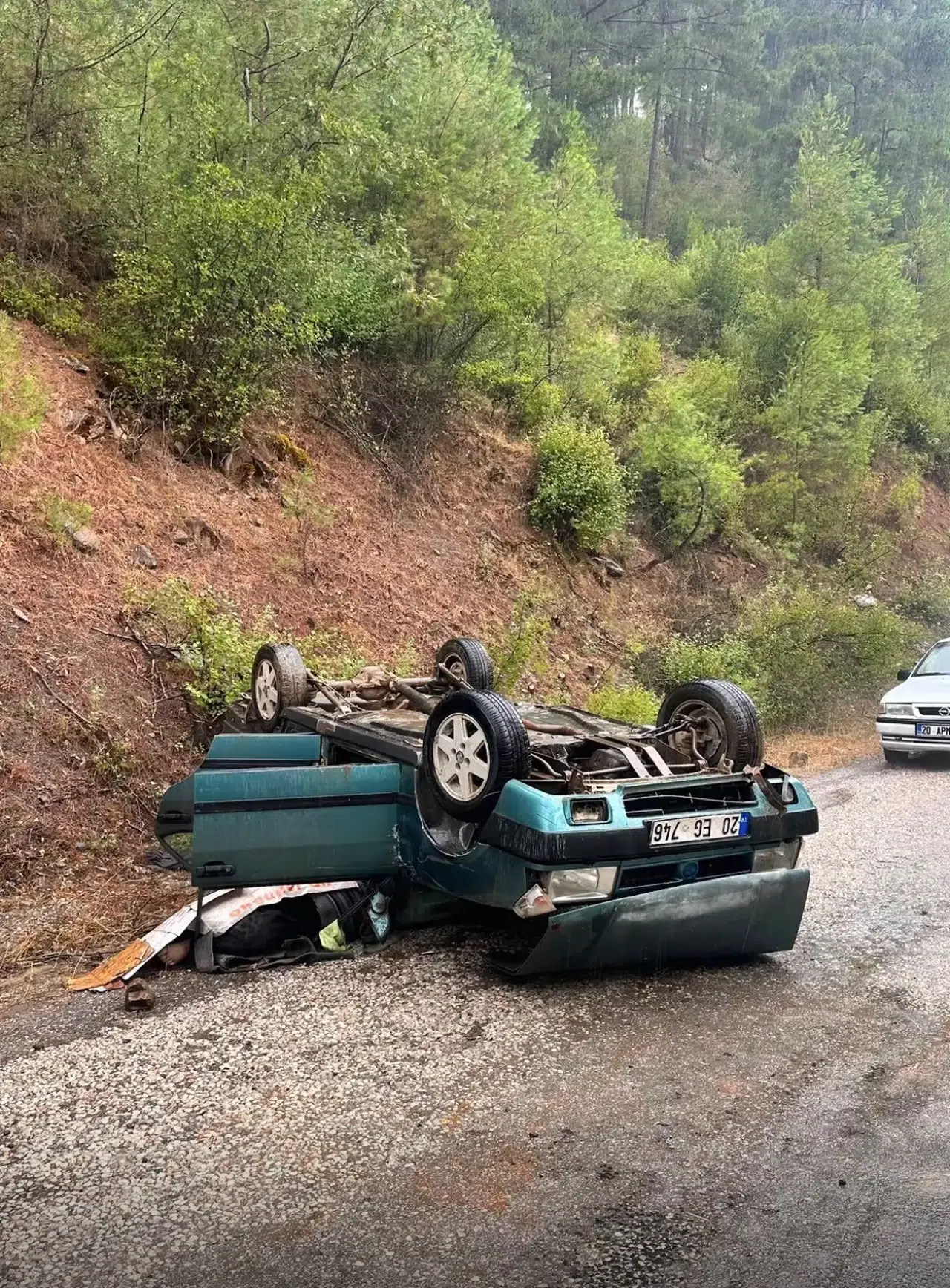 Denizli'de yolculuk kabusa döndü: Yağmurun kayganlaştırdığı yolda feci kaza