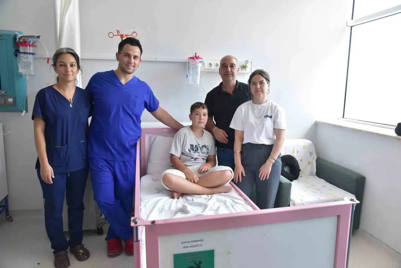 Üniversitenin sağlık seferberliği minik öğrenciye şifa oldu