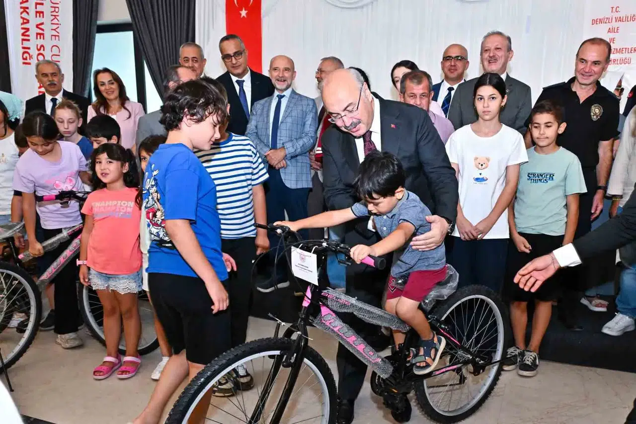 Denizli’de çocukların yüzünü güldüren buluşma: 50 minik kalbe hediye bisiklet
