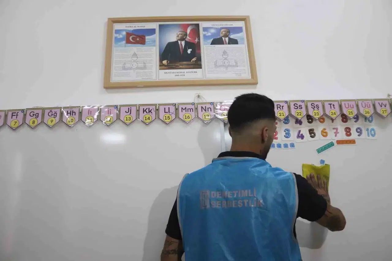 Sınıflar Yeni Döneme Hazır: 50 Yükümlü 11 Okulda Mesai Yaptı
