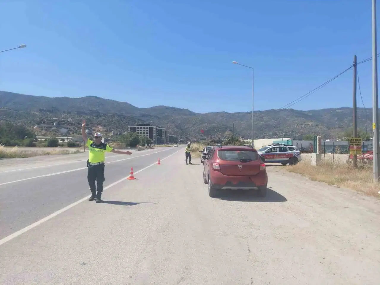Aydın'da jandarmadan geniş çaplı operasyon: 38 firari kıskıvrak yakalandı