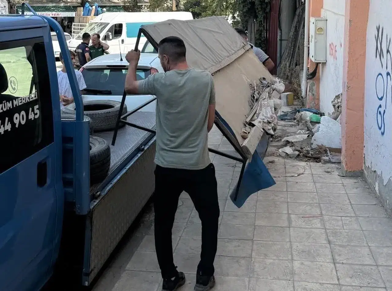 Manisa'da kaldırımlar yayalara geri verildi: İşgalciler tek tek toplandı