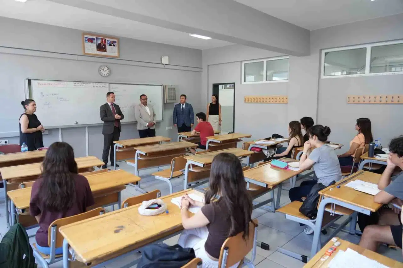 Muğla'da eğitim mesaisi: Tercih döneminde öğrencilere yakın takip