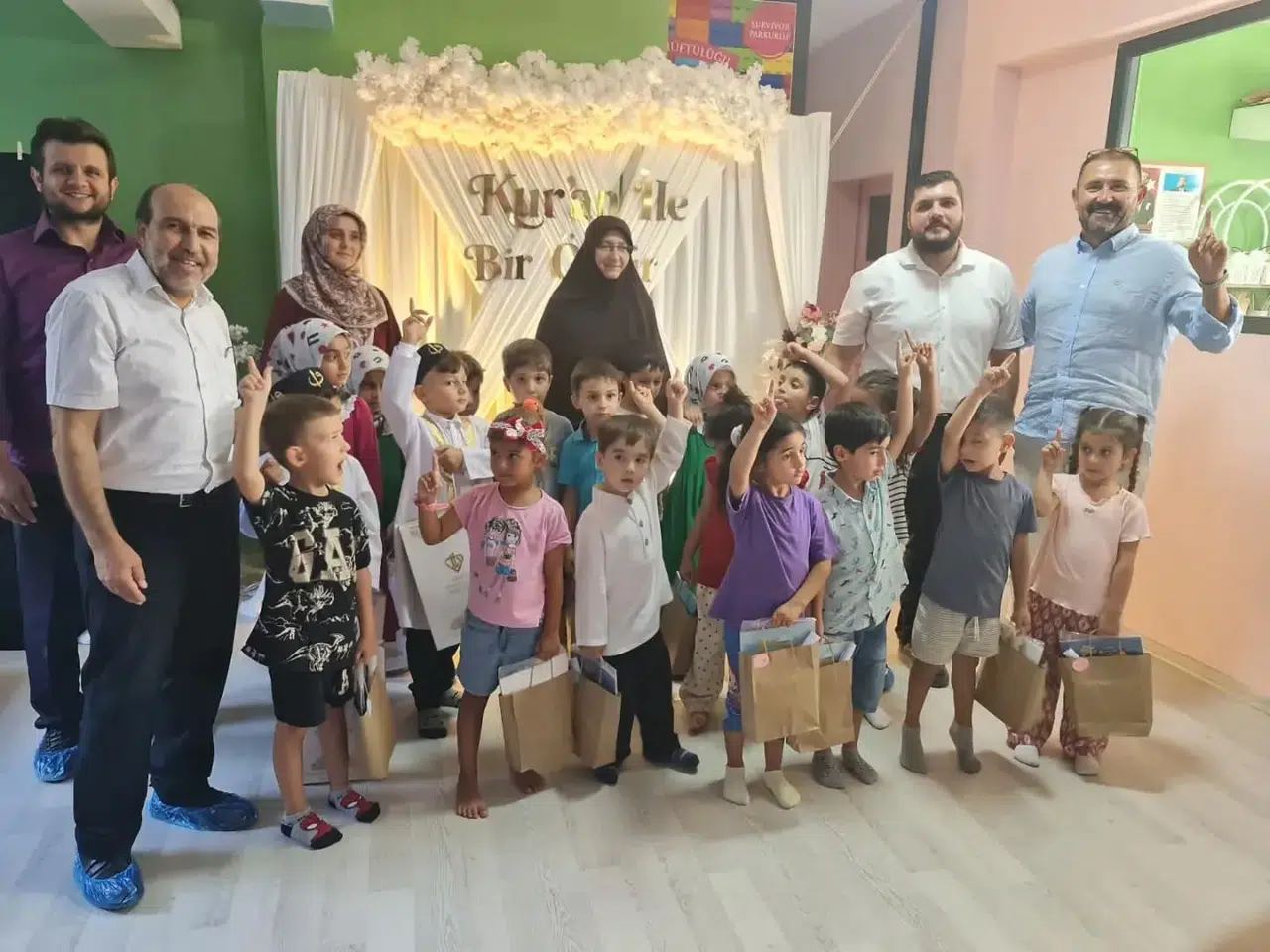 Söke'de minik kalplerden büyük başarı: Kur'an-ı Kerim'i hatmettiler