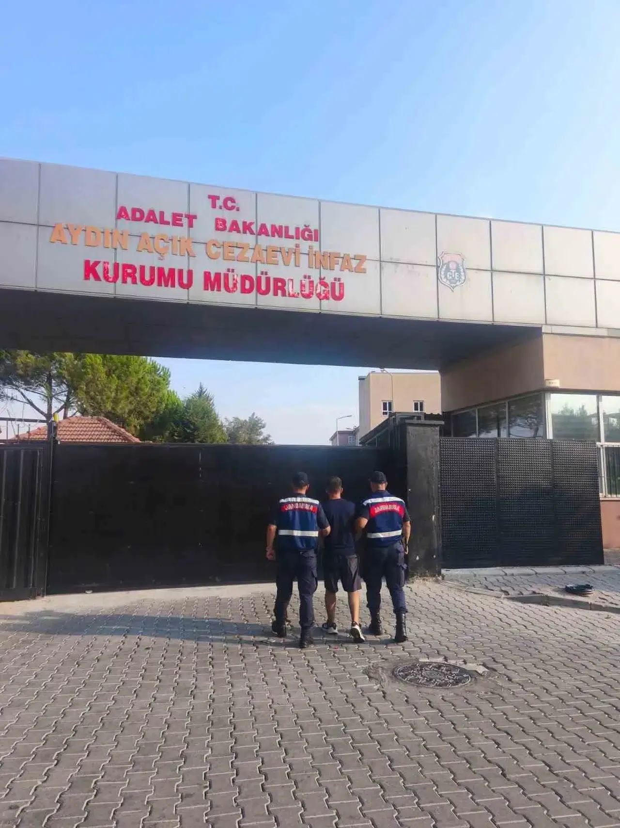 Germencik’te uyuşturucu hükümlüsüne jandarma operasyonu: 7 yılı aşkın hapis cezası vardı