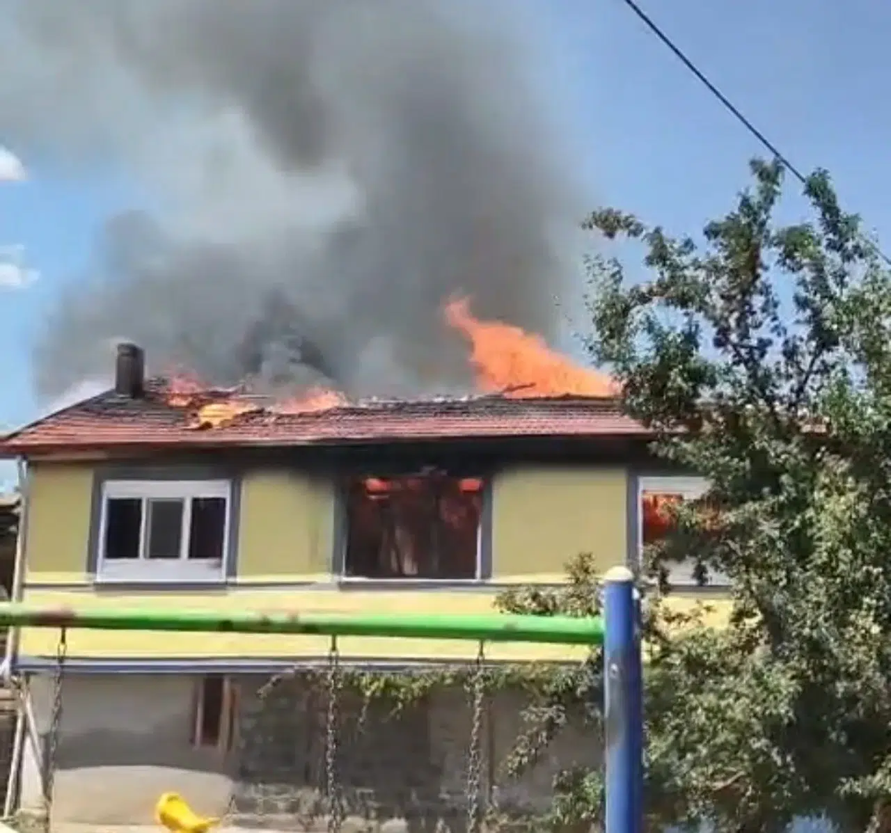 Afyonkarahisar'da korkutan yangın: Bir yuva küle döndü