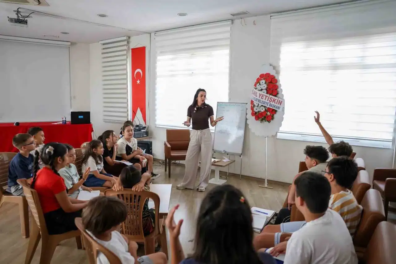 Efelerli minikler felsefe ile dünyayı keşfediyor