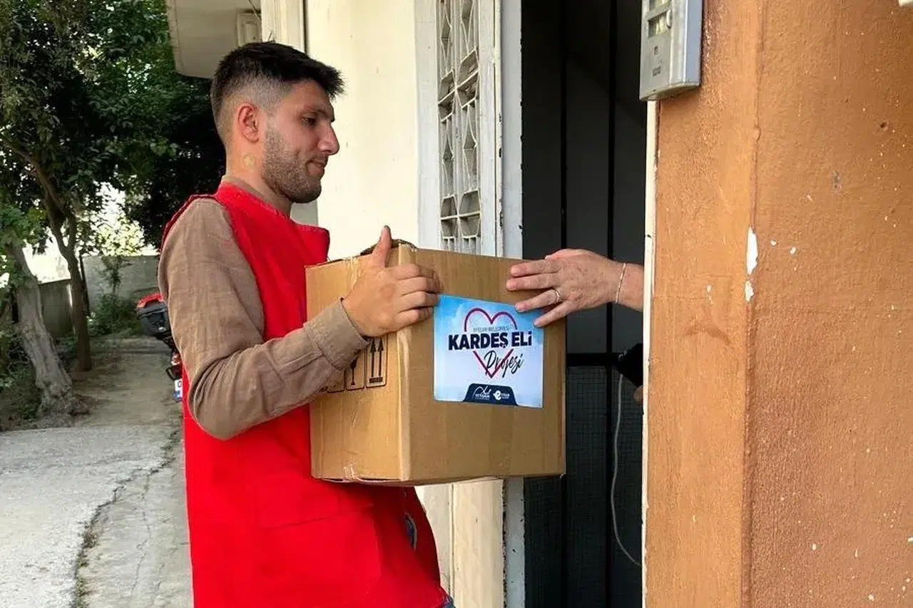 Efeler’de kimse kapısını çalacak birini beklemiyor: Yardım eli doğrudan eve ulaşıyor