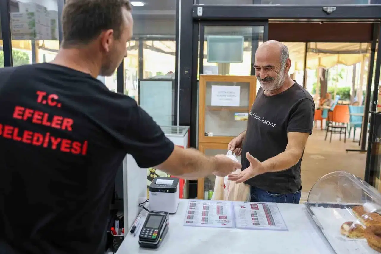 Efeler'de mutfak masraflarına belediye dokunuşu: Ekmek artık daha ulaşılabilir