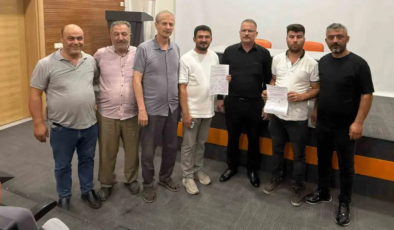 Kula Belediyesi'nde kriz: Komisyon üyeleri kapı dışarı edilince toplantıyı sokakta yaptılar