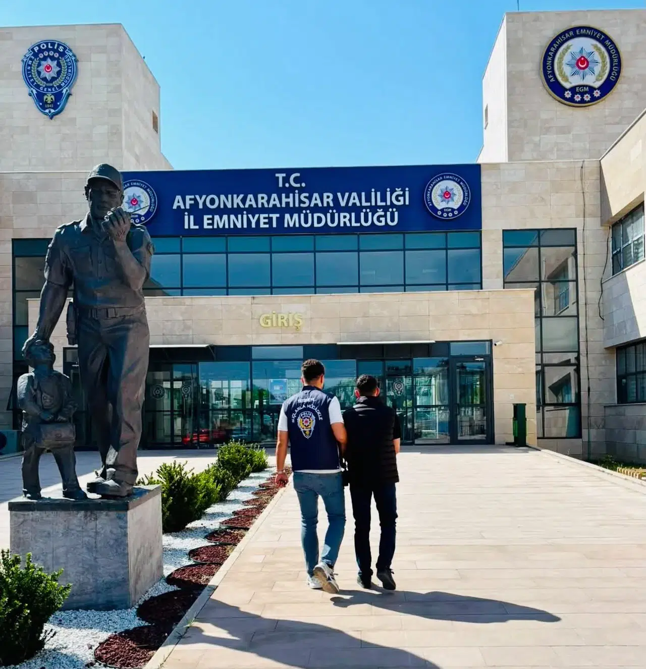 Afyonkarahisar’da dijital dolandırıcılara geçit yok: Aranan hükümlü yakalandı