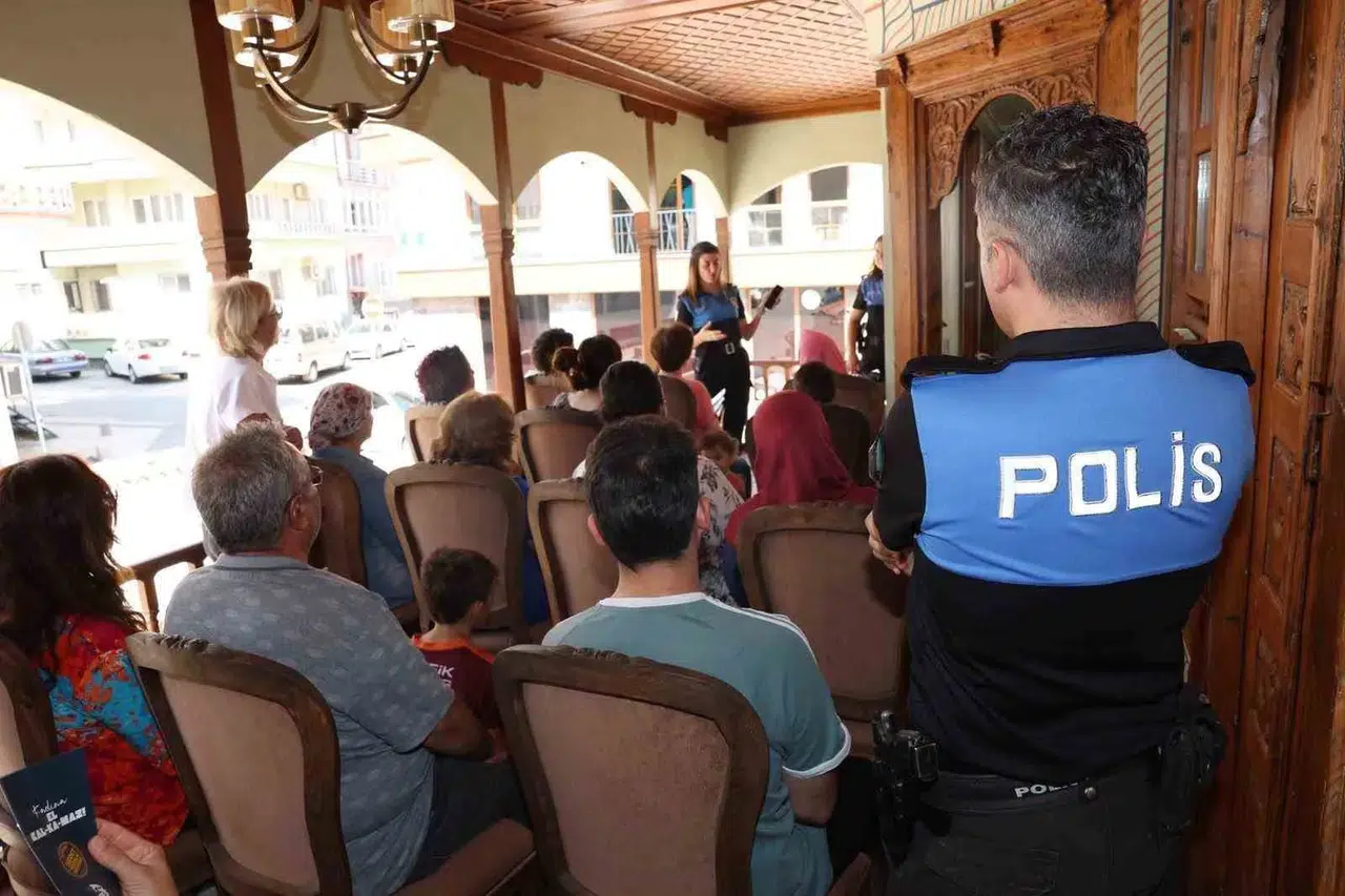Denizli'de kadınların güvenliği için kritik buluşma: Tek tuşla yardım çağrısı