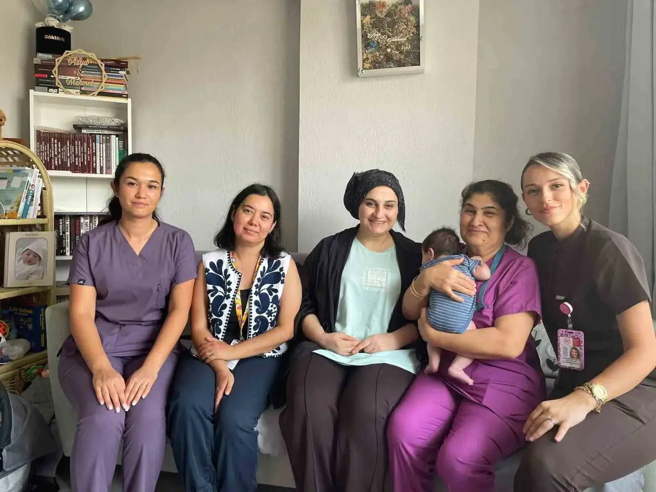 Çine’de sağlık ekipleri kapı kapı dolaşıyor: Annelerin en büyük destekçisi oldular