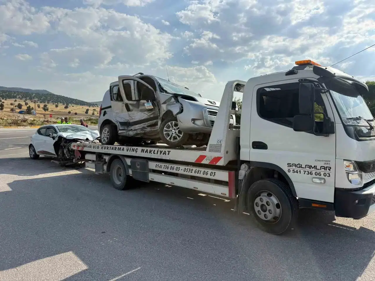 Emirdağ'da yolun sonu kaza oldu: İki araç birbirine girdi, 5 kişi yaralandı