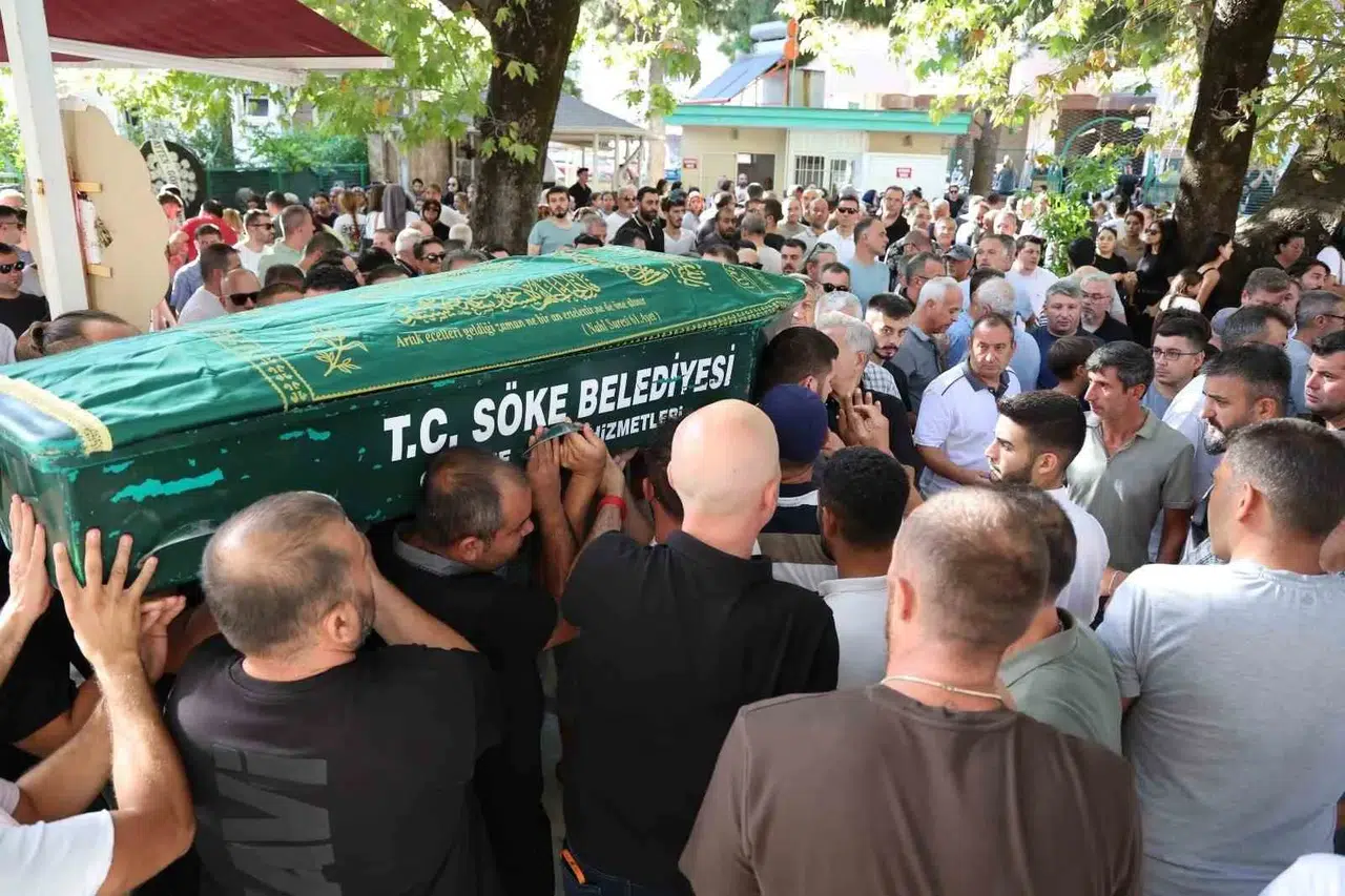 Söke’de Minik Futbolcunun Cenazesinde Hüzün Dorukta: Gözyaşları Sel Oldu