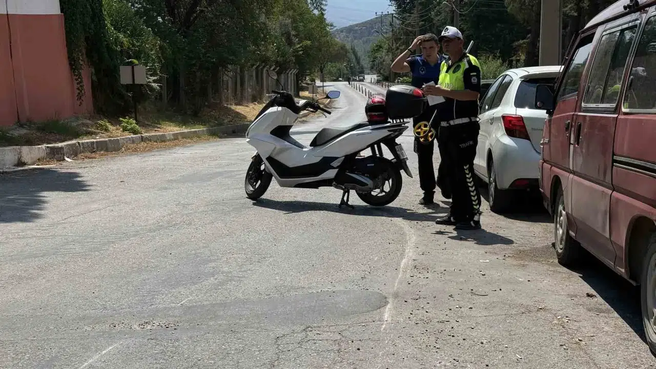 Menteşe'de saniyelerle yarışılan kaza: Motosikletin çarptığı çocuk hastanelik oldu