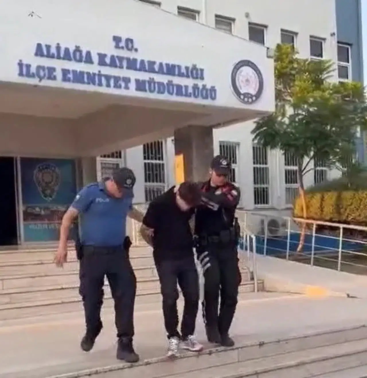 Aliağa'da kaçış sona erdi: Yıllardır aranan dolandırıcı yakayı ele verdi