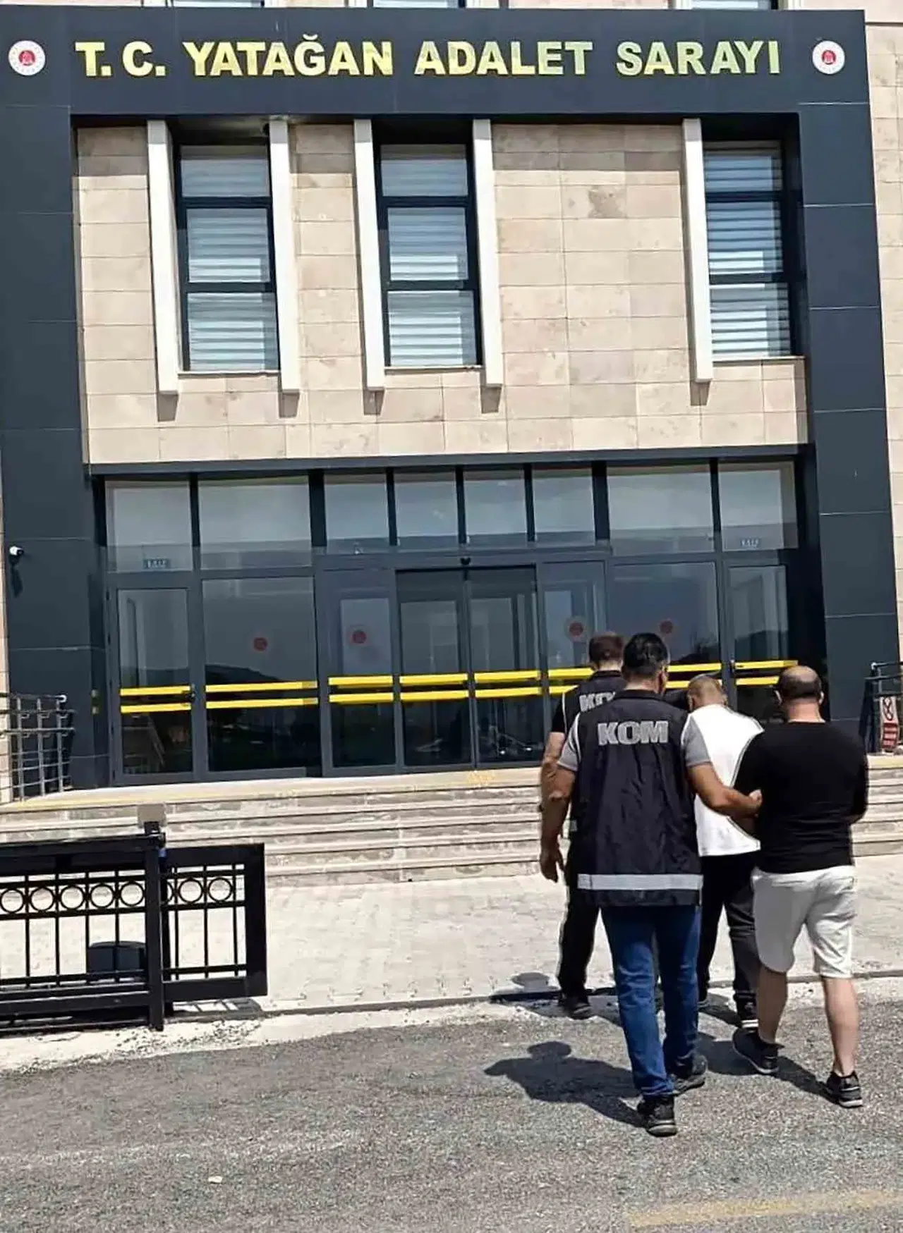 Muğla merkezli kaçak sigara operasyonu: İki kişi demir parmaklıklar ardında