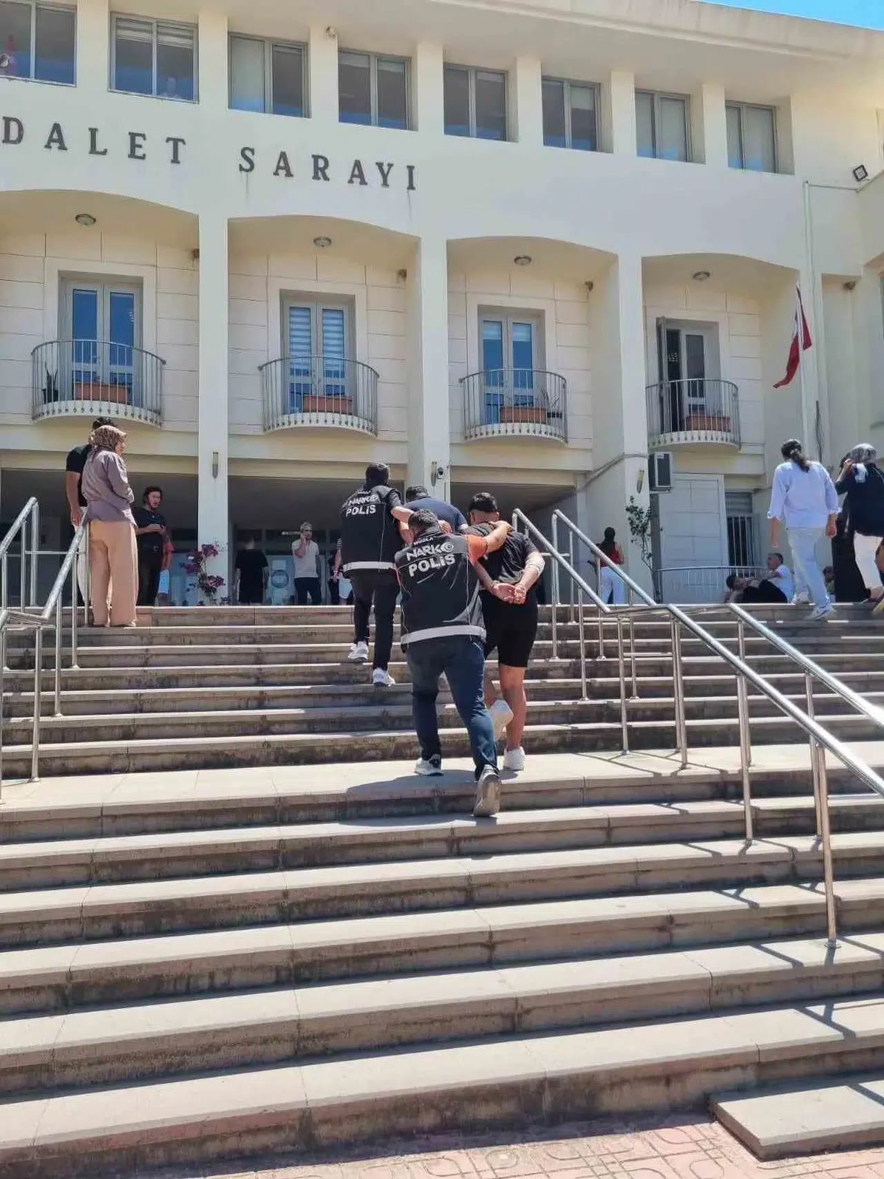 Bodrum’da zehir tacirlerine havadan takip: Dronla izlendiler, suçüstü yakalandılar