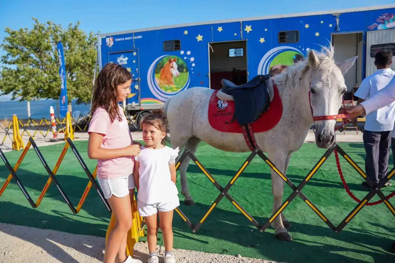 Didim'de miniklerin at sevgisi: Pony Club ile renkli bir gün