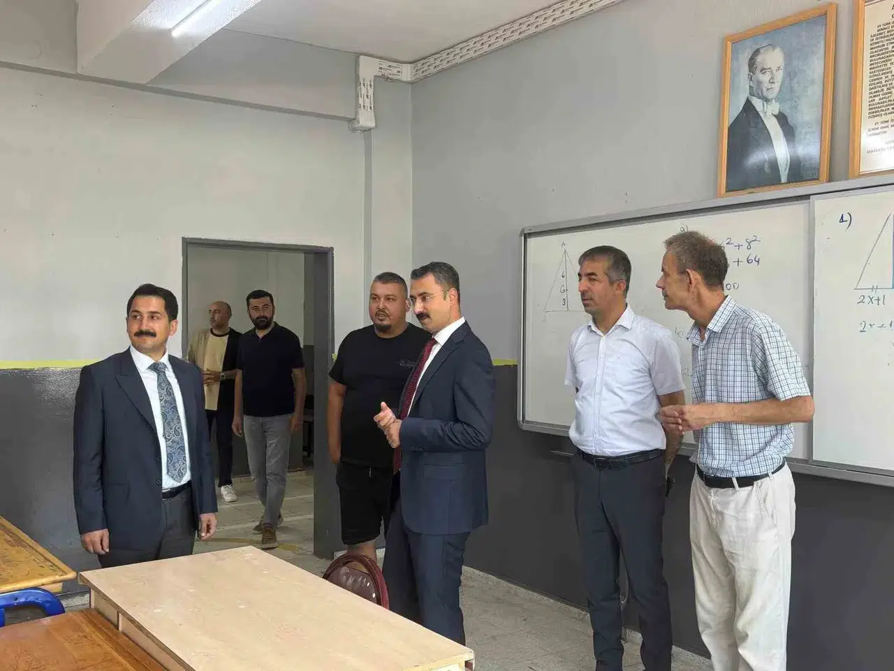 Öğrenciler pırıl pırıl sınıflara kavuşuyor: Yükümlüler okulları yeni döneme hazırlıyor