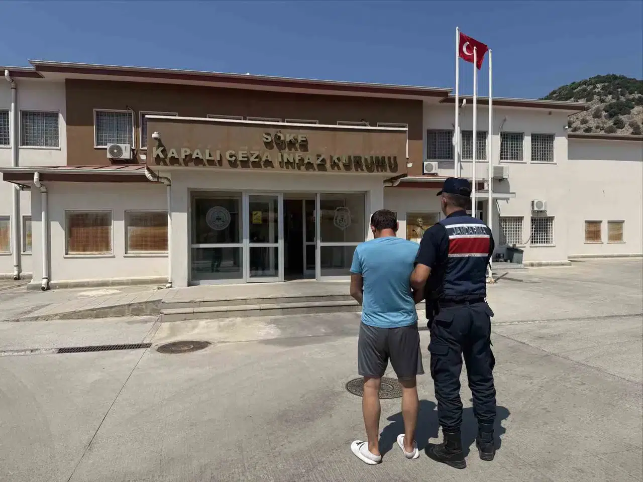 Söke'de hırsızlık hükümlüsüne jandarma operasyonu: 6 yıl 3 ay hapis cezası vardı