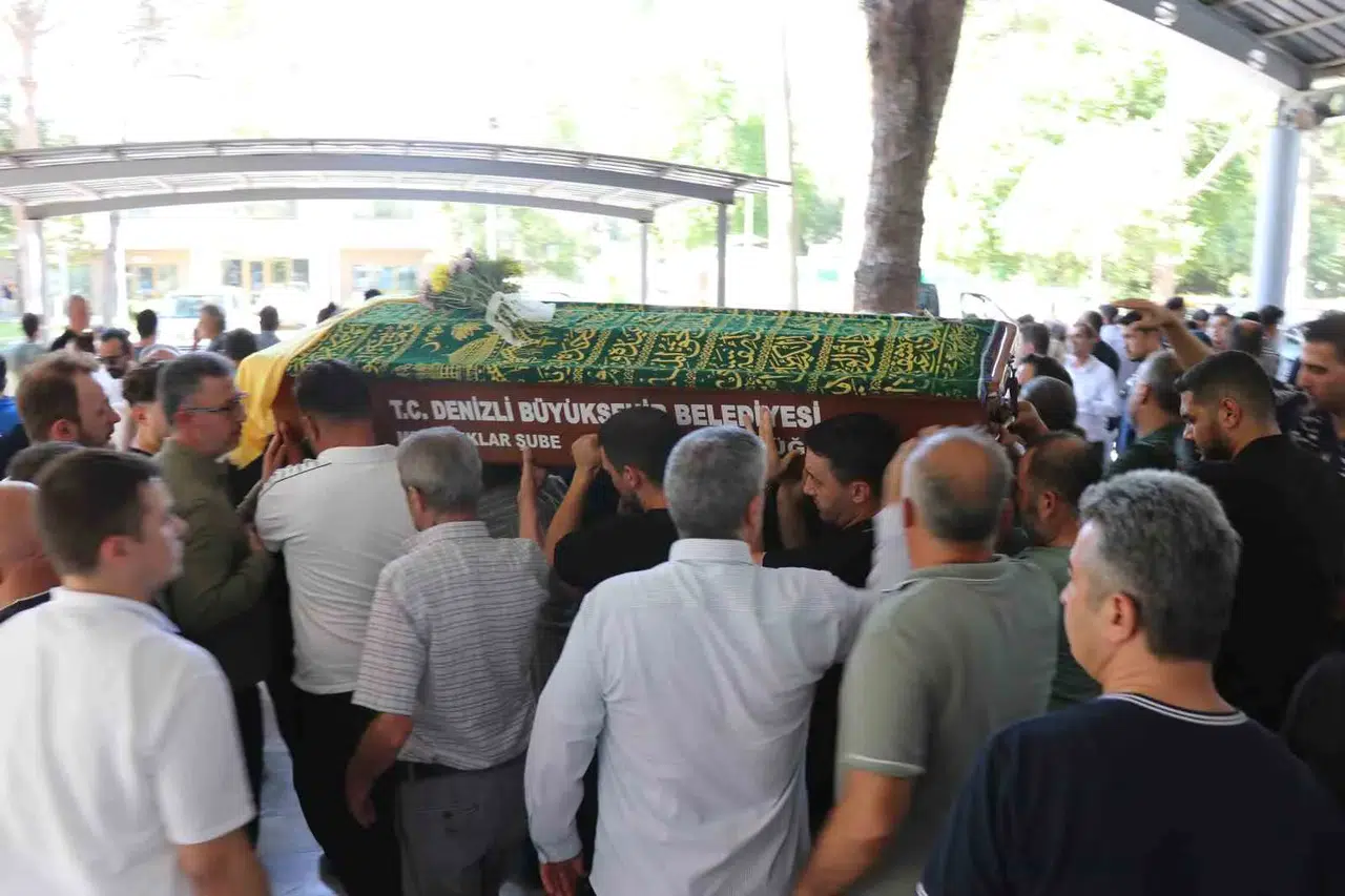 Denizli'de Yaya Faciası: 34 Yaşındaki Arzu Acunsöz Son Yolculuğuna Uğurlandı