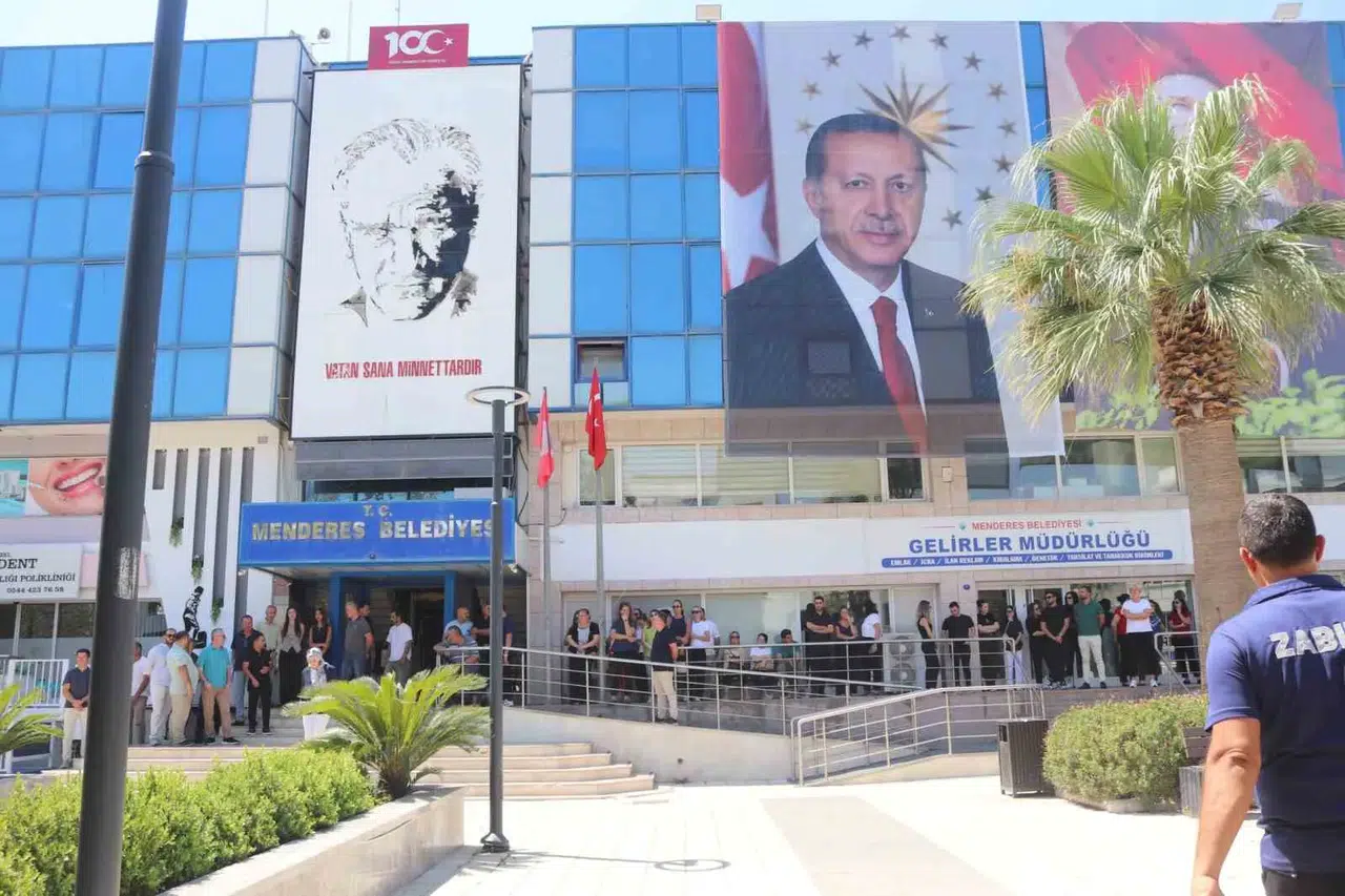 Menderes Belediye Meclisi’nde yaprak dökümü: Bir istifa haberi daha geldi