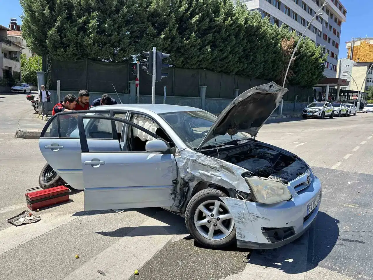 Uşak’ta trafik dehşeti: Kamyonet devrildi, 4 kişi hastanelik oldu