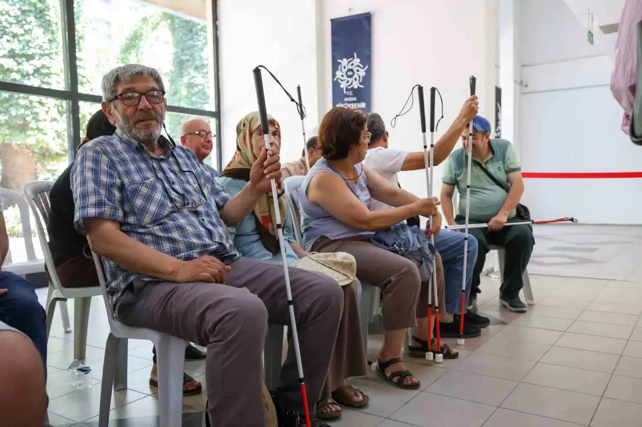 Aydın’da Görme Engellilerin Bağımsızlık Sembolü Törenle Dağıtıldı