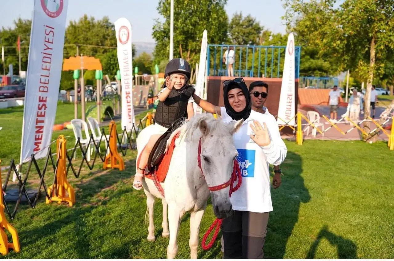 Menteşe’de minik biniciler için unutulmaz gün: Pony Club rüzgarı esti