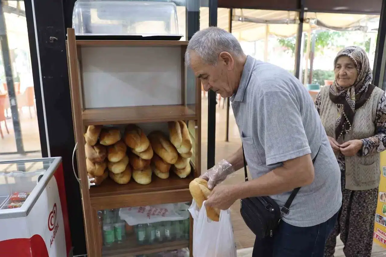 Efeler'de mutfak enflasyonuna karşı Efe Ekmek desteği