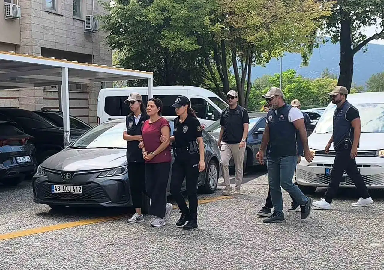 Firari yüzbaşının ablasına ikinci kez cezaevi yolu göründü