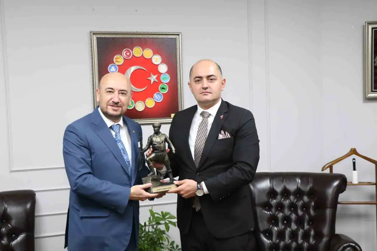 Aydın’ın Gururu Yeni Başsavcıya Tanıtıldı: İncir ve Efe Heykeli Takdimi