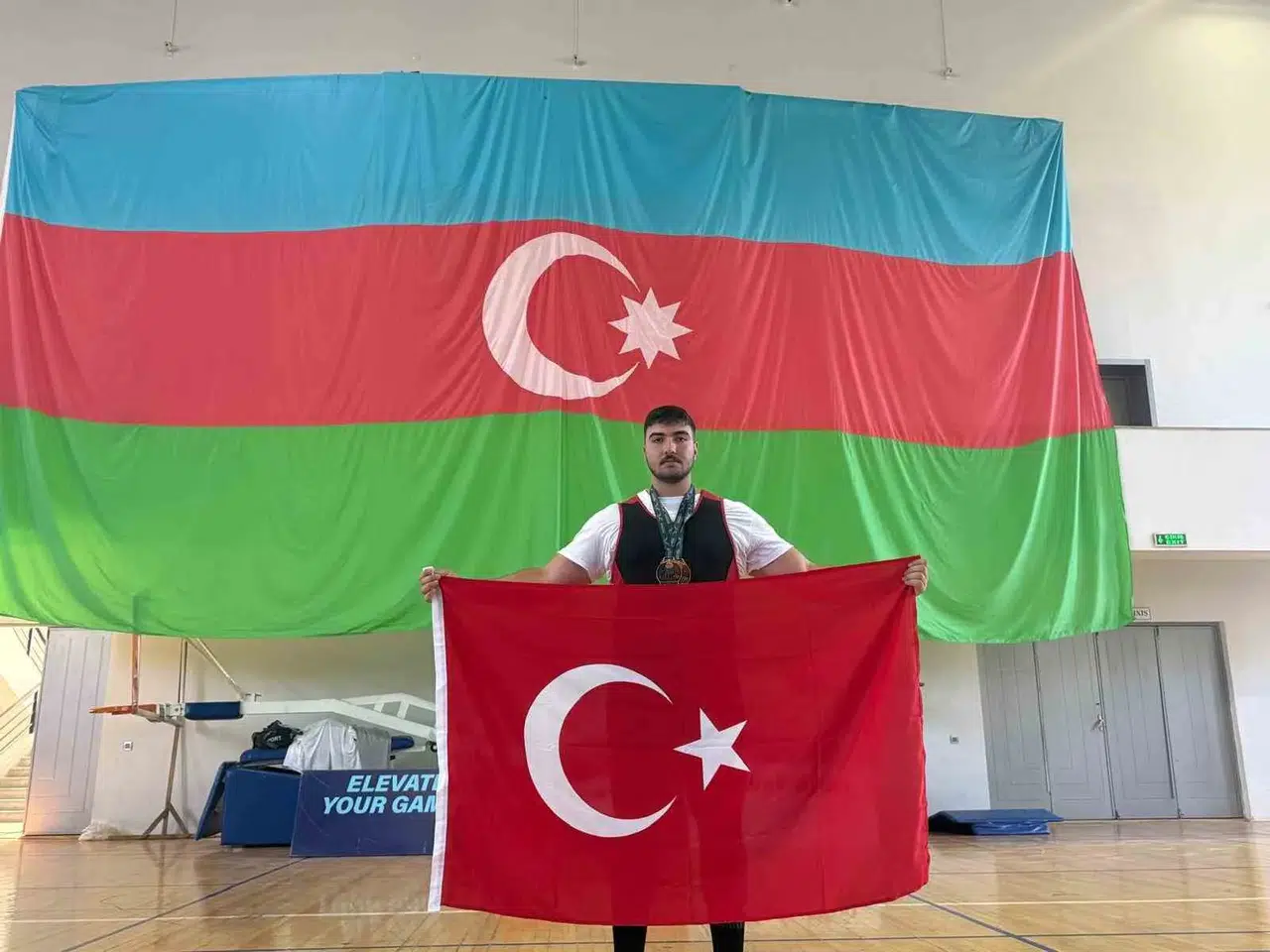 Tire'nin Gururu Aras Nal, Bakü'de Tarih Yazdı: Çifte Dünya Şampiyonluğu