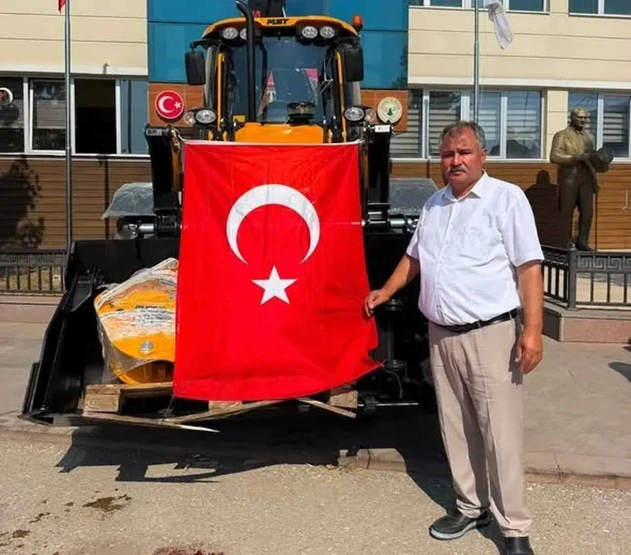 Beyağaç'ta belediye hizmetleri hız kazanıyor: Filoya yeni takviye