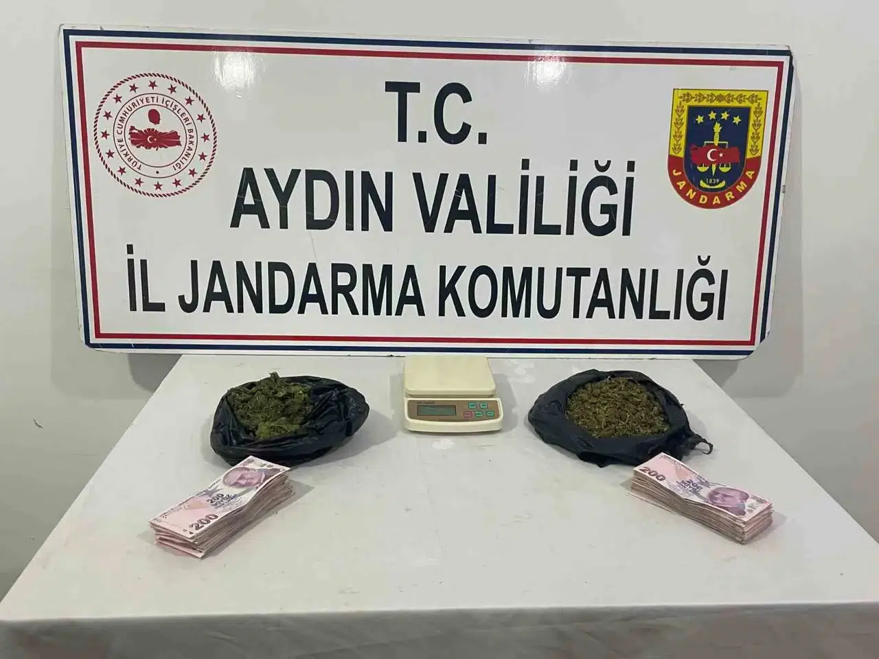 Nazilli'de zehir tacirlerine jandarma darbesi: İki şüpheli kıskıvrak yakalandı