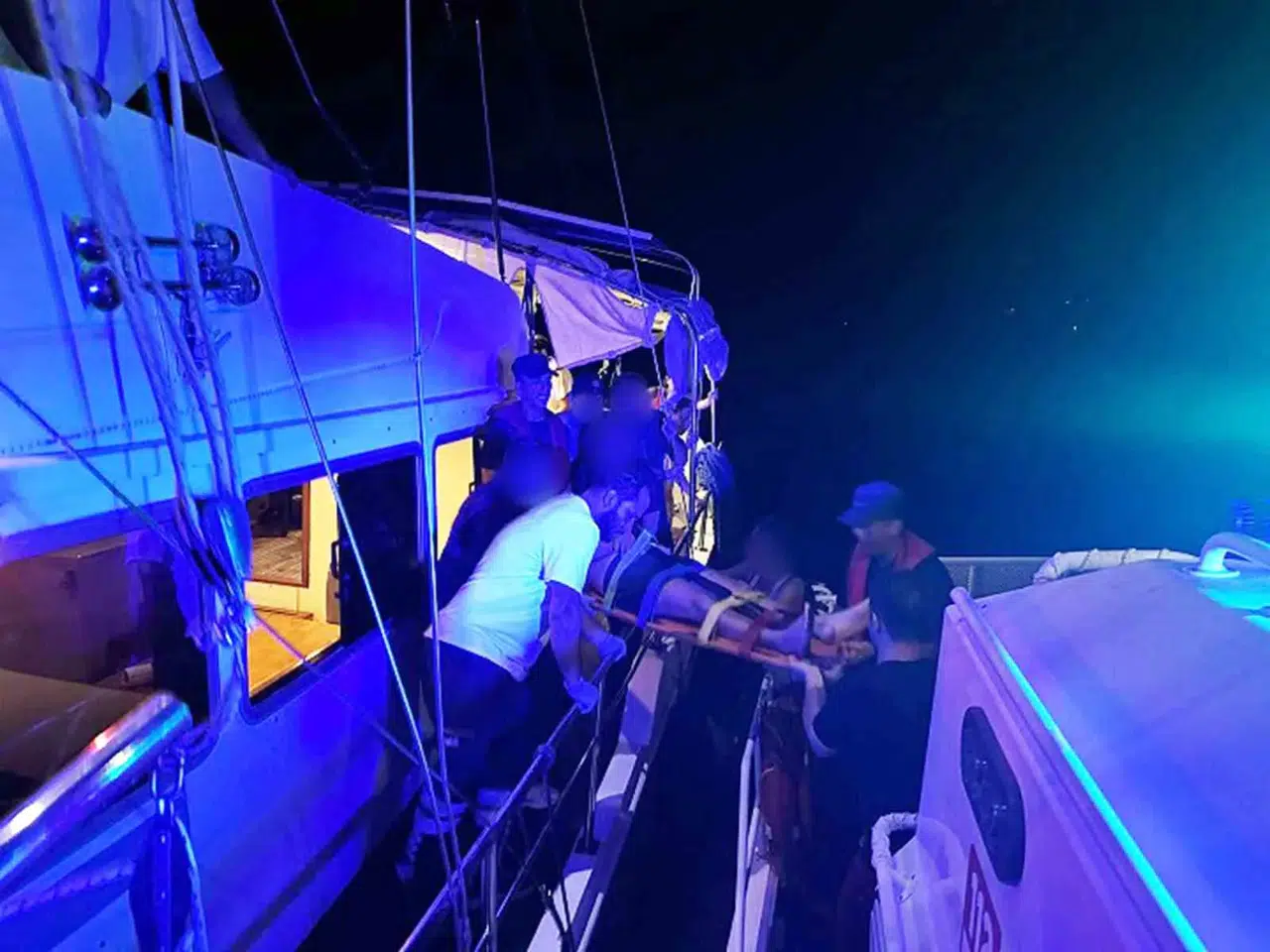 Marmaris açıklarında acil durum: Yatta yaralanan kişi için zamanla yarışıldı
