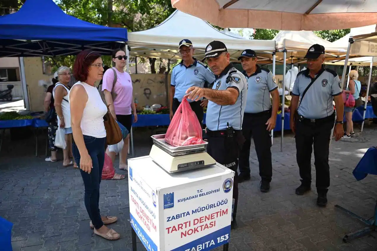 Kuşadası'nda pazar alışverişine zabıta güvencesi: Tartı noktaları devrede
