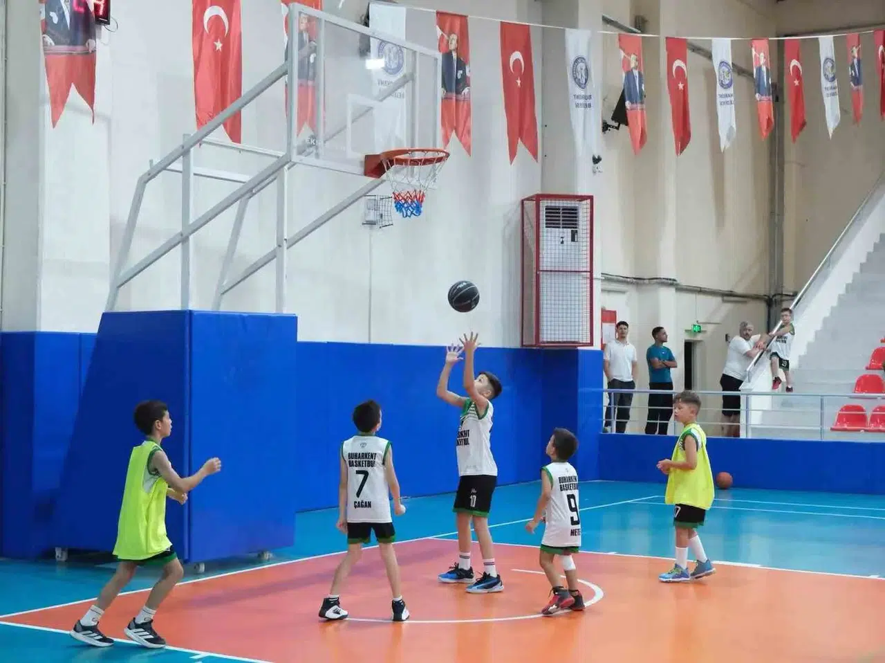 Buharkentli gençler parkede yeteneklerini konuşturdu