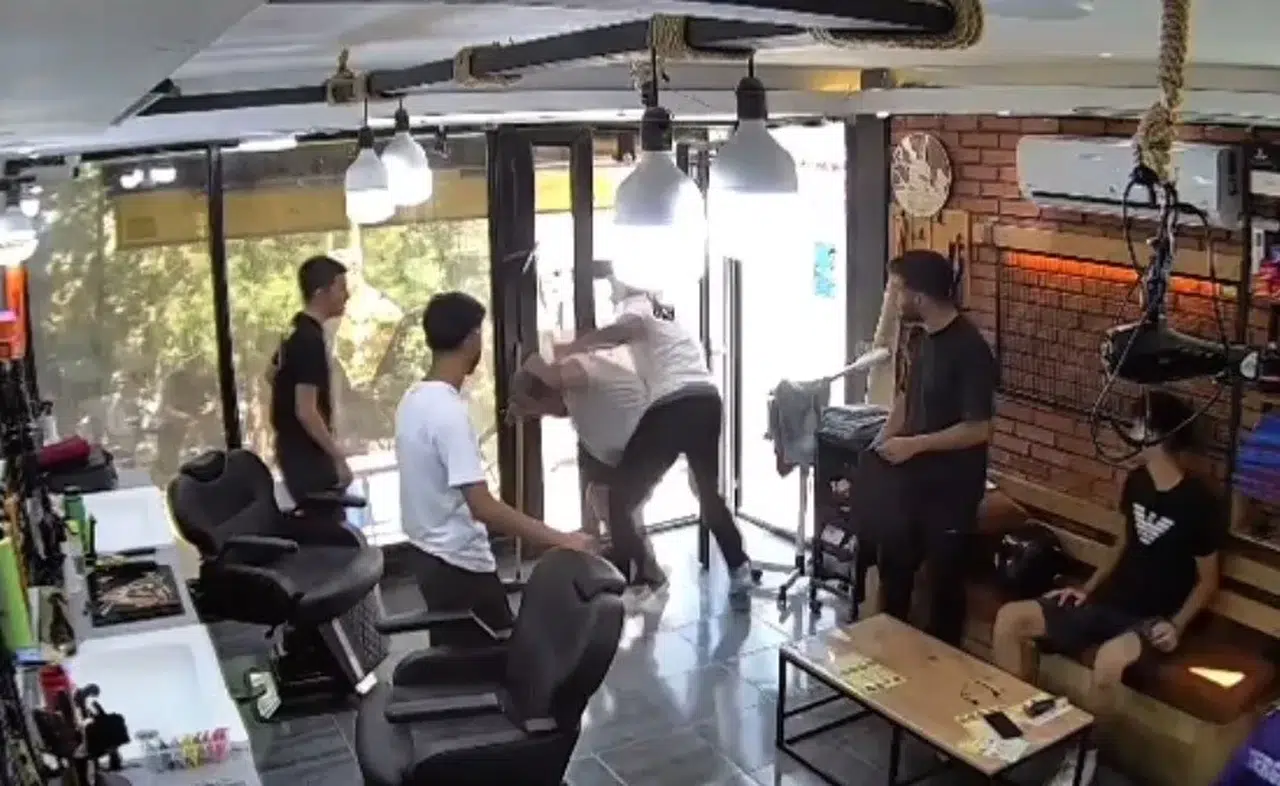 Çiğli'de Bıçaklı Saldırı Girişimi Tek Yumrukla Sonlandı