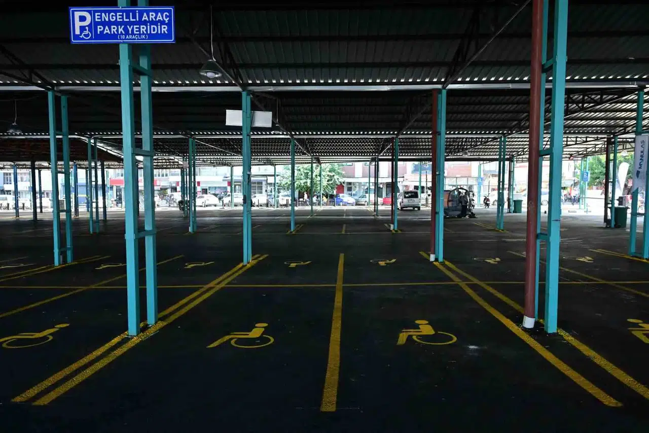 Manisa’nın Kalbindeki Çile Bitti: 500 Araçlık Dev Otopark, 4 Gün Boyunca İlk 2 Saat Bedava