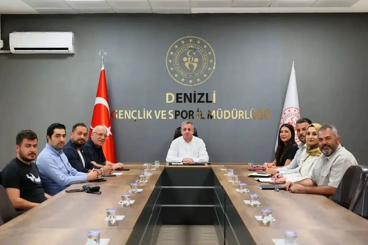Denizli futbolunda yeni dönem mesaisi: Sahalar masaya yatırıldı