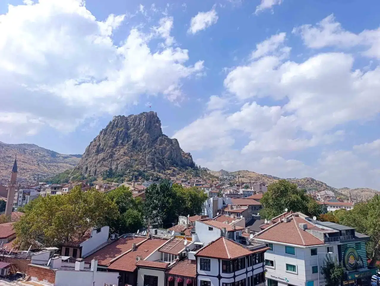 Afyonkarahisar’da mevsim geçişi: Sıcaklıklar düşüyor, yağmur kapıda