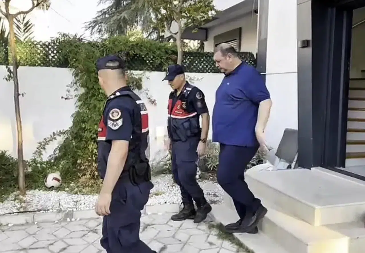 Menderes Belediyesindeki rüşvet operasyonunda şok detay: Başkanın yanına sızdırılmış