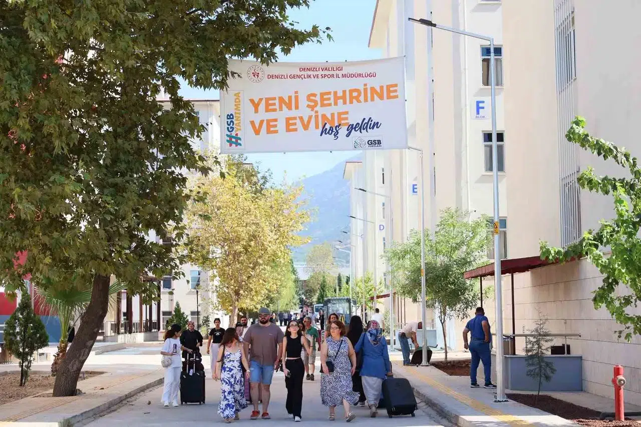 Denizli'de barınma sorunu tarih oldu: Binlerce öğrenci yurtlarına yerleşti