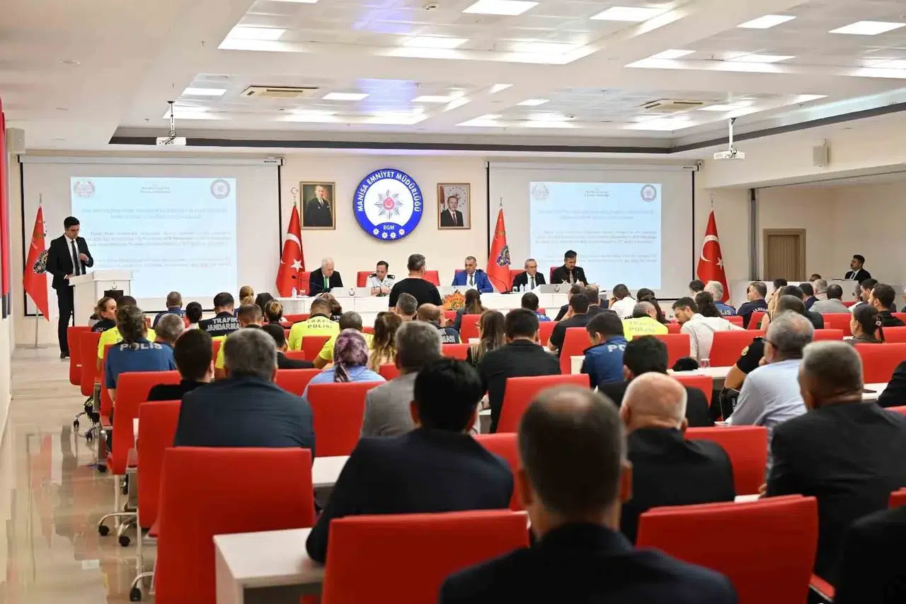 Manisa'da 270 bin öğrenci için güvenlik seferberliği: Okullarda yeni dönem hazırlıkları tamam
