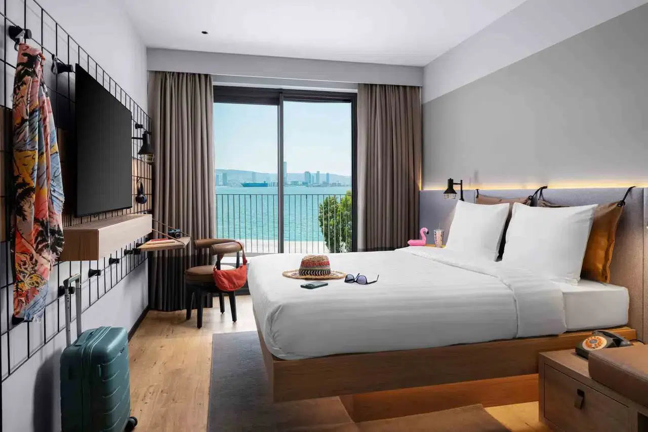 İzmir’in sahil hattında yeni dönem: Moxy kapılarını açtı